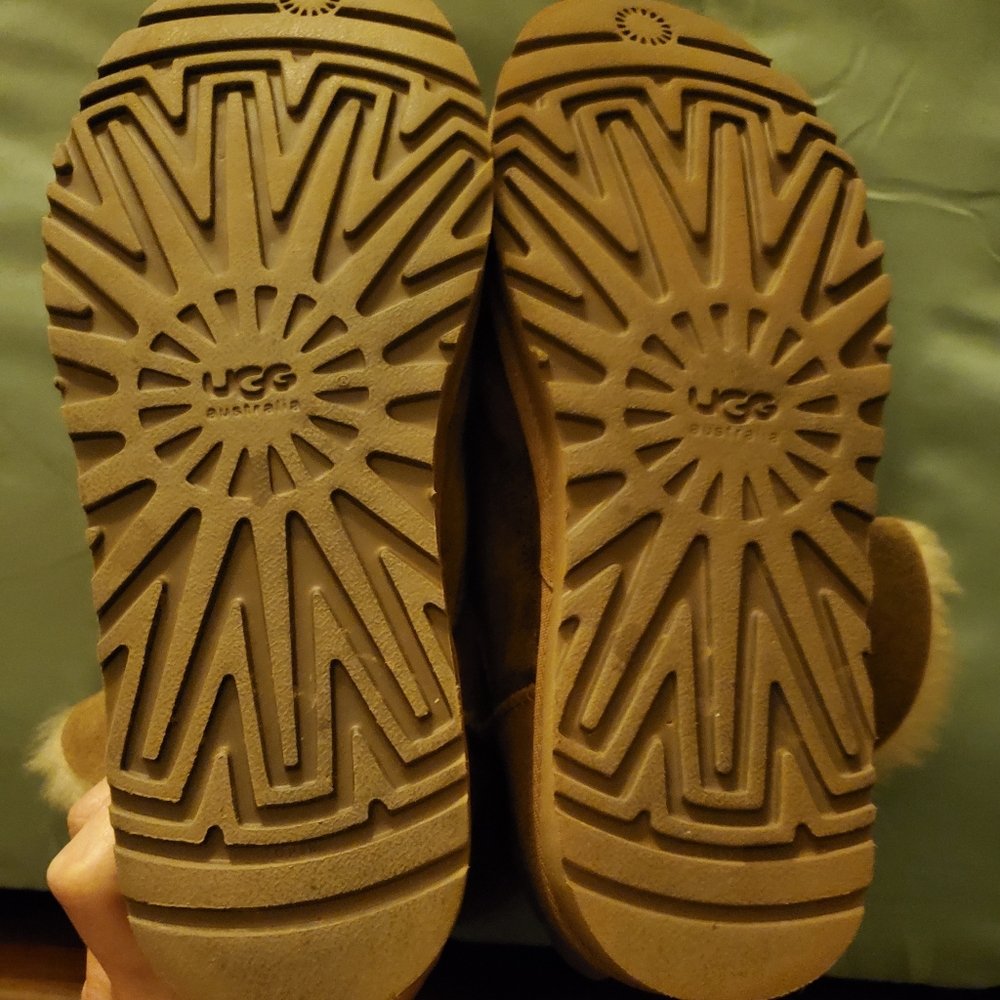 UGG Bailey Button Bomber boots - Picture 4 of 4